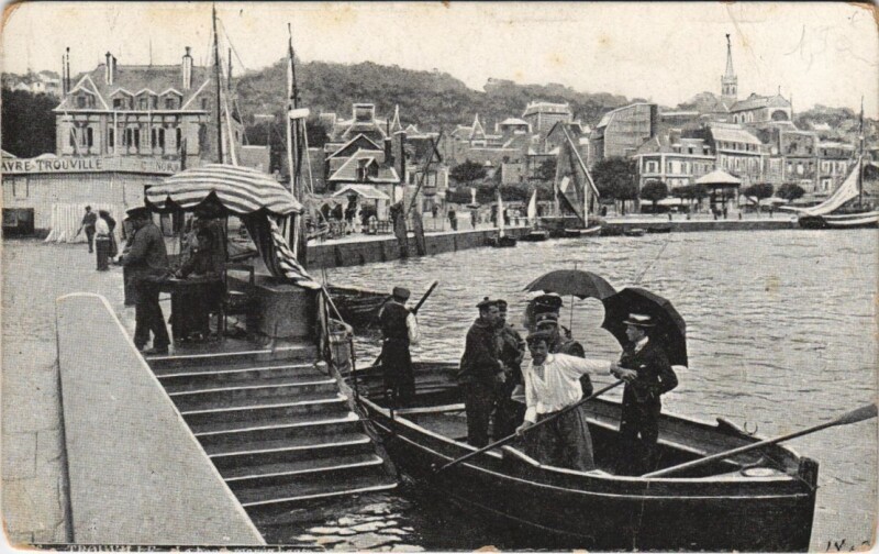 Carte postale ancienne Trouville Harbour Scene