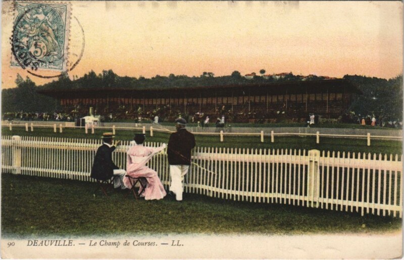 Carte postale ancienne Deauville Le Champ de Courses à Deauville