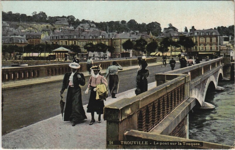 Carte postale ancienne Trouville Le Pont sur la Touques à Touques