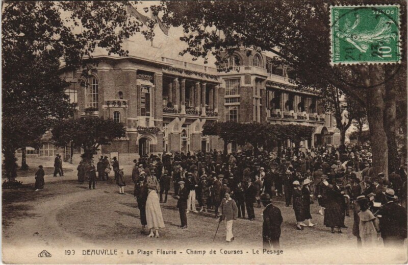 Carte postale ancienne Deauville Champ de Courses - Le Pesage à Deauville