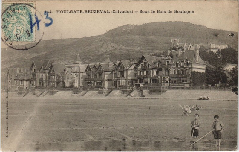 Carte postale ancienne Houlgate Houlgate-Beuzeval - Sous le Bois de Boulogne à Houlgate