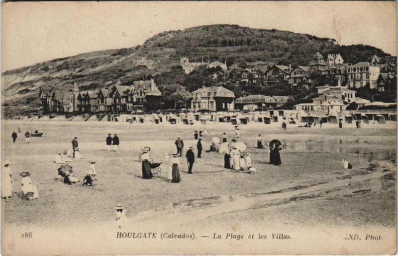 Carte postale ancienne Houlgate La Plage et les Villas à Houlgate