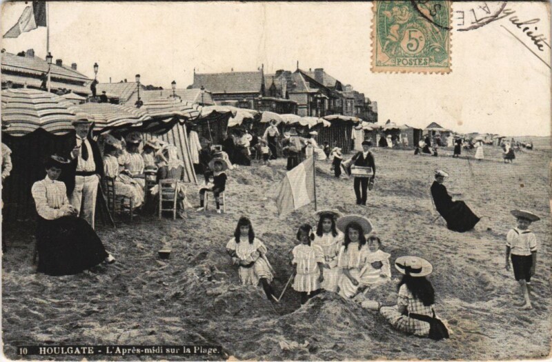 Carte postale ancienne Houlgate L'Apres-Midi sur la Plage à Houlgate