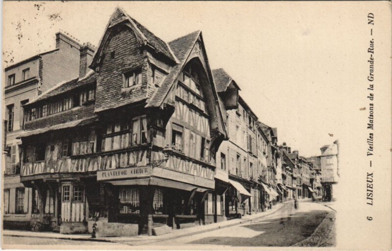 Carte postale ancienne Lisieux Vieilles Maisons de la Grande-Rue à Lisieux