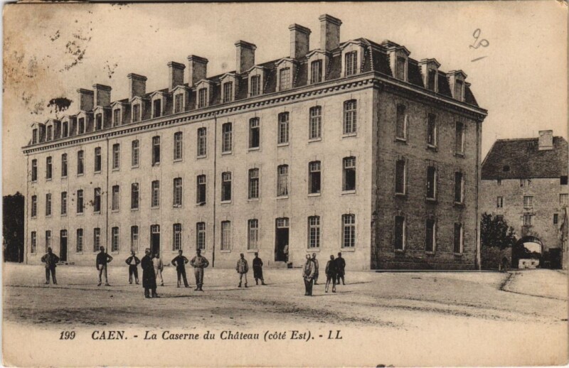 Carte postale ancienne Caen La Caserne du Chateau - Cote Est