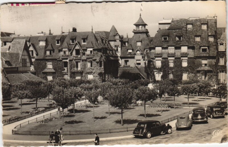 Carte postale ancienne Deauville Normandy-Hotel et ses Jardins à Deauville