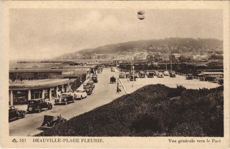 Carte postale ancienne Deauville Plage Fleurie - Vue Generale vers le Port à Deauville