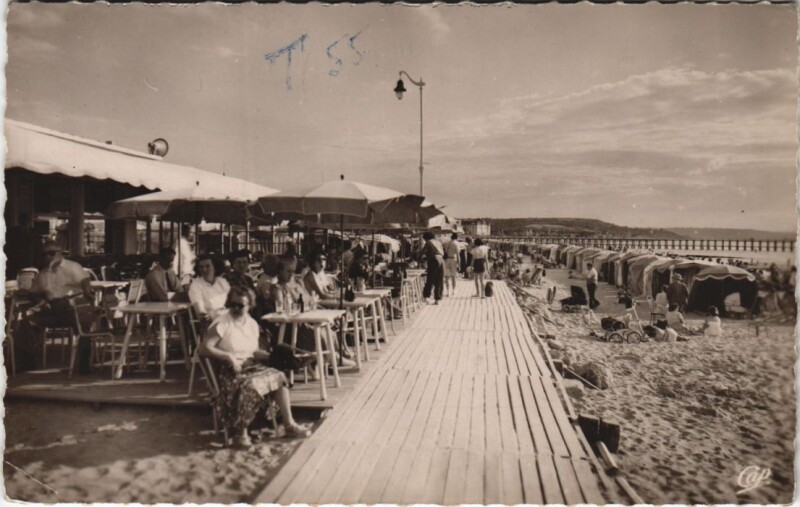 Carte postale ancienne Trouville Le Reine des Plages - Le Bar des Plances