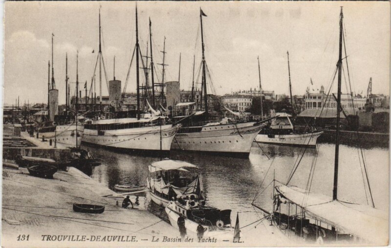 Carte postale ancienne Trouville Deauville - Le Bassin des Yachts à Deauville