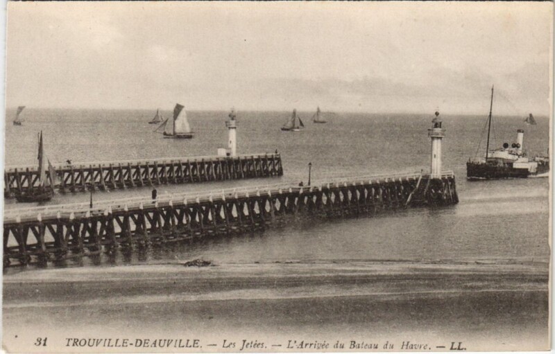 Carte postale ancienne Trouville Deauville - L'Arrivee du Bateau du Havre à Deauville