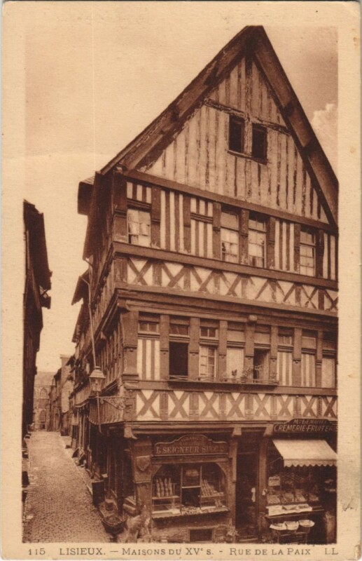 Carte postale ancienne Lisieux Maison du Xv. Siecle - Rue de la Paix à Lisieux