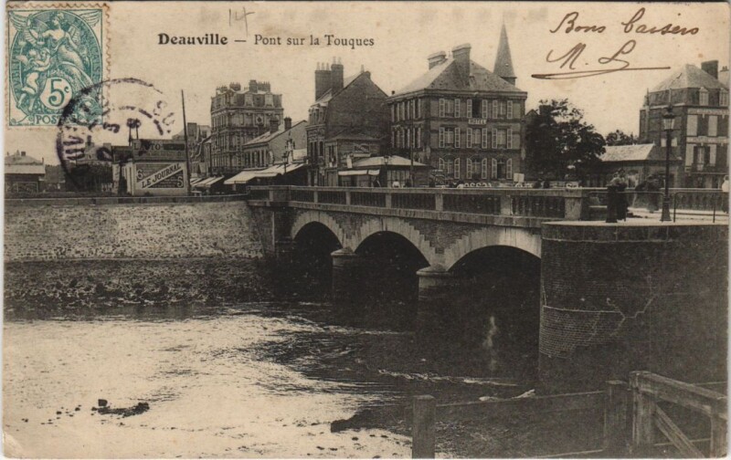 Carte postale ancienne Deauville Pont sur la Touques à Deauville