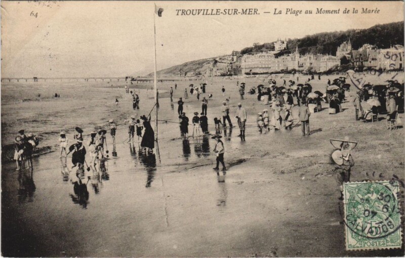 Carte postale ancienne Trouville La Plage au Moment de la Maree