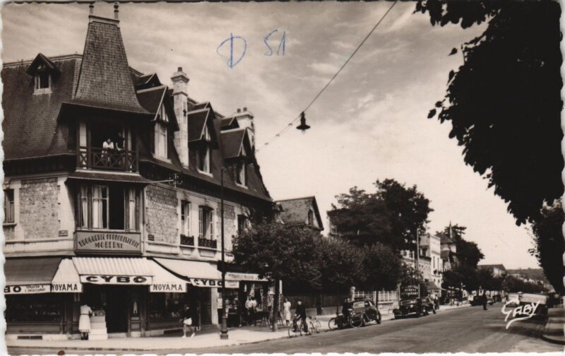 Carte postale ancienne Deauville La Plage Fleurie - Avenue de la Republique à Deauville