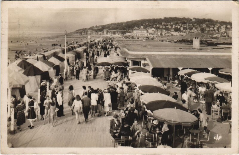 Carte postale ancienne Deauville Plage Fleurie - Le Bar du Soleil à Deauville