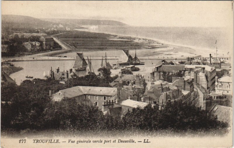 Carte postale ancienne Trouville Vue Generale vers le Port et Deauville à Deauville
