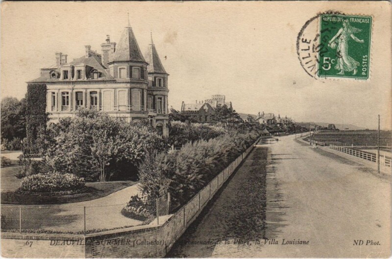 Carte postale ancienne Deauville Promenade de la Plage - Villa Louisiane à Deauville