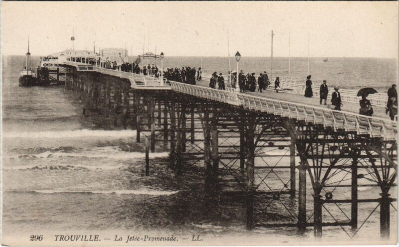 Carte postale ancienne Trouville La Jetee-Promenade