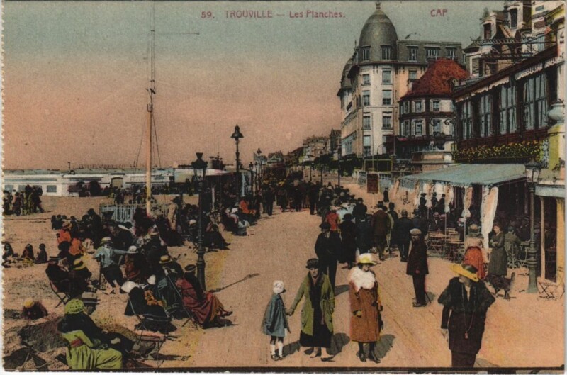 Carte postale ancienne Trouville Les Planches