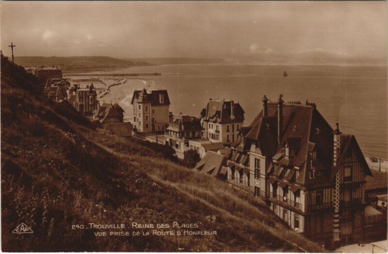 Carte postale ancienne Trouville Reine des Plages - Vue prise de la Route d'Honfleur à Honfleur