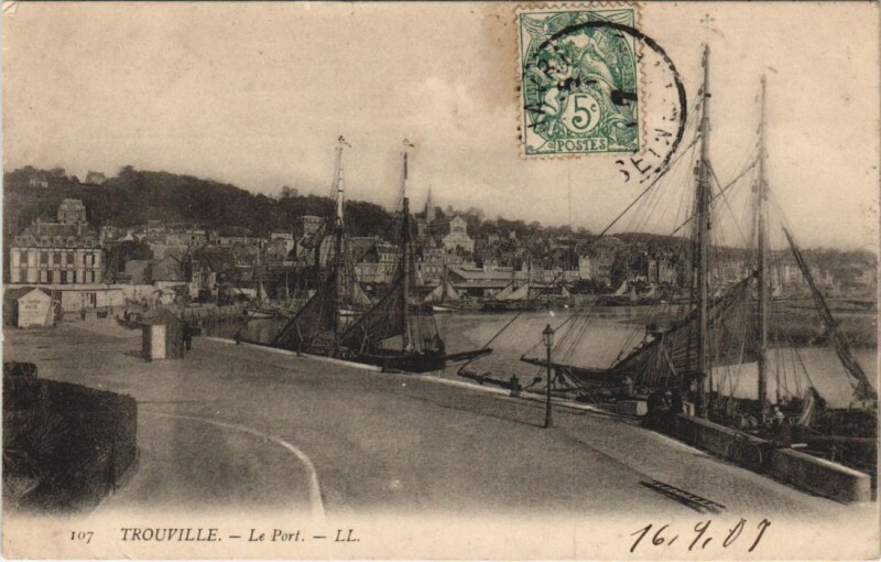 Carte postale ancienne Trouville Le Port