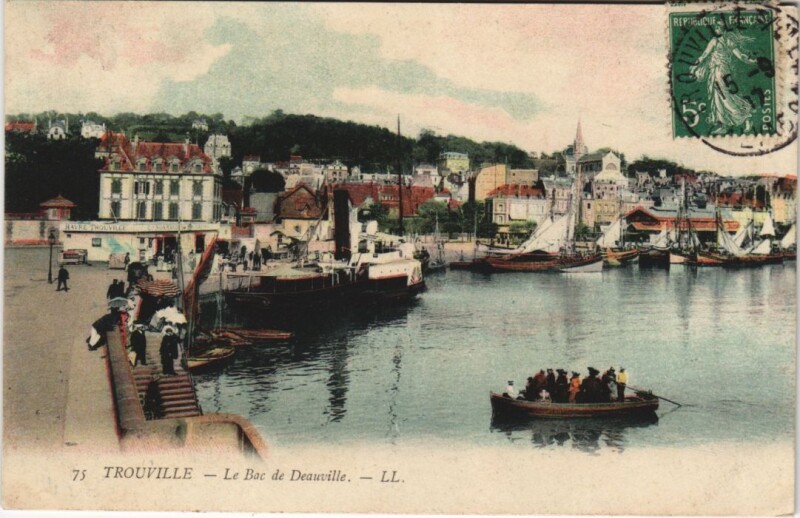 Carte postale ancienne Trouville Le Bac de Deauville à Deauville