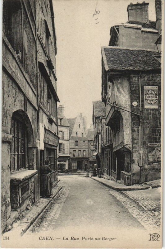 Carte postale ancienne Caen La Rue Porte-au-Berger