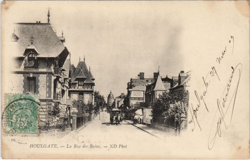 Carte postale ancienne Houlgate La Rue des Bains à Houlgate
