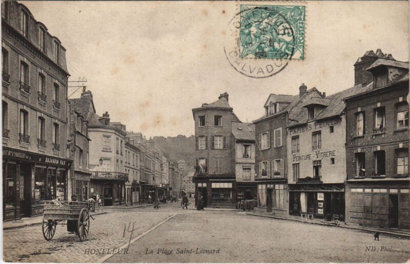 Carte postale ancienne Honfleur La Place Saint-Leonard à Honfleur