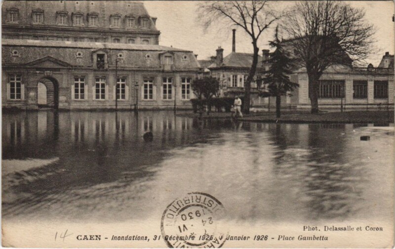 Carte postale ancienne Caen Inondations - Place Gambetta - 1925-1926