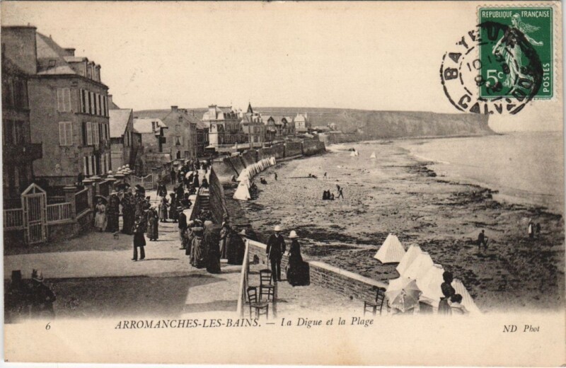 Carte postale ancienne Arromanches La Digue et la Plage