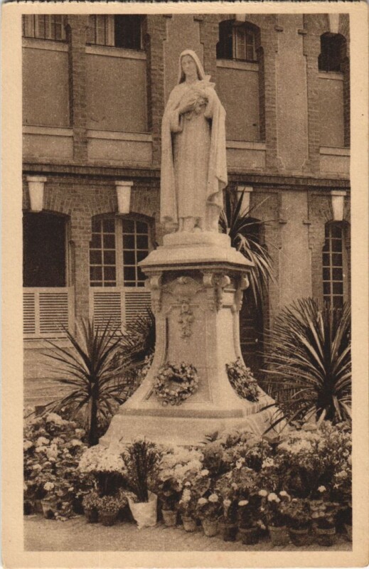 Carte postale ancienne Lisieux La Statue de Sainte Therese à Lisieux