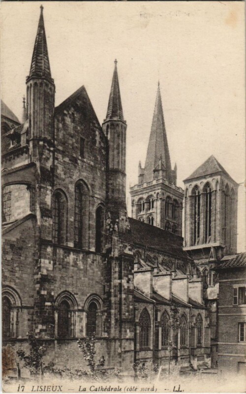Carte postale ancienne Lisieux La Cathedrale à Lisieux