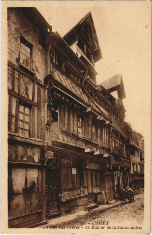 Carte postale ancienne Lisieux Rue aux Fevres - Le Manoir de la Salamandre à Lisieux