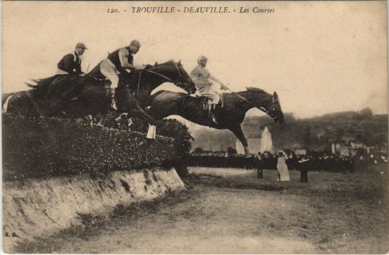 Carte postale ancienne Trouville Deauville - Les Courses à Deauville