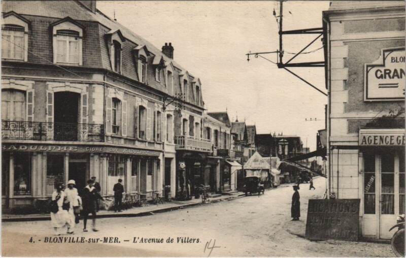 Carte postale ancienne Blonville-sur-Mer L'Avenue de Villers à Blonville-sur-Mer