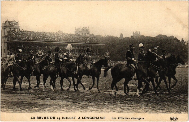 Carte postale ancienne Paris Revue du 14 Juillet a Longchamp Officiers Etrangers