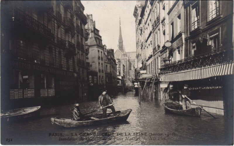 Carte postale ancienne Inondations 1910 Paris Quartier de la Place Maubert