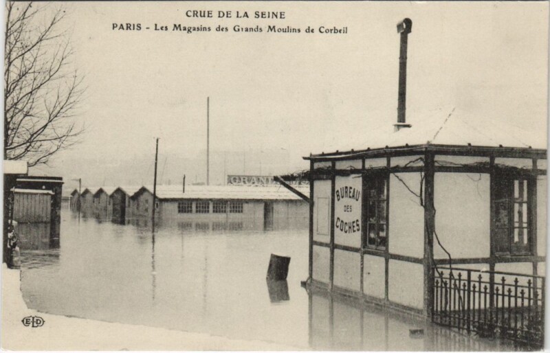 Carte postale ancienne Inondations 1910 Paris Les Magasins des Grands Moulins de Corbeil à Corbeil-Essonnes