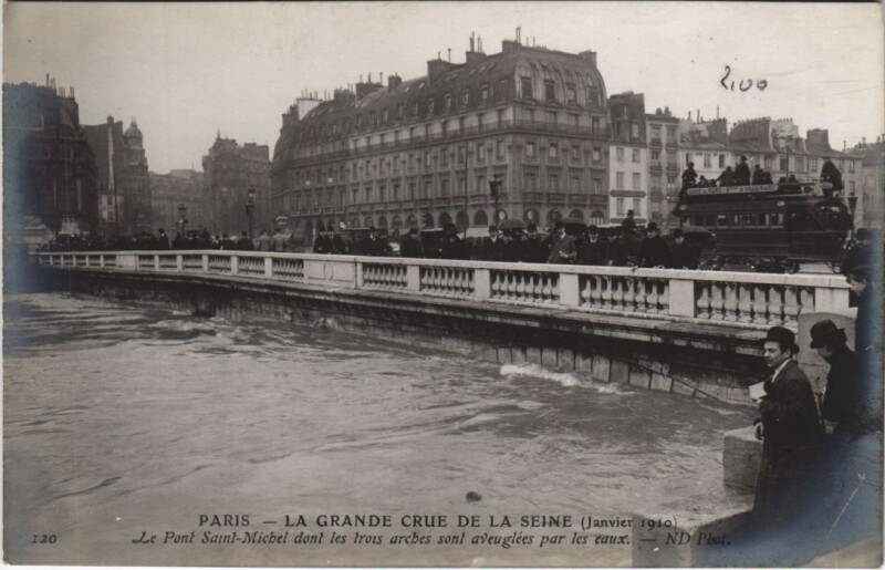 Carte postale ancienne Inondations 1910 Paris Pont Saint-Michel