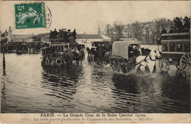 Carte postale ancienne Inondations 1910 Paris Esplanade des Invalides
