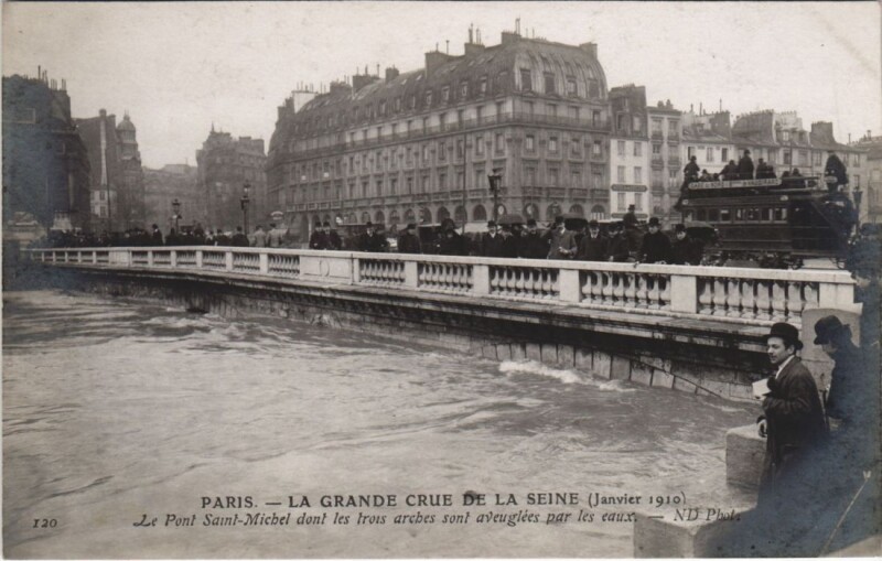 Carte postale ancienne Inondations 1910 Paris Pont Saint-Michel
