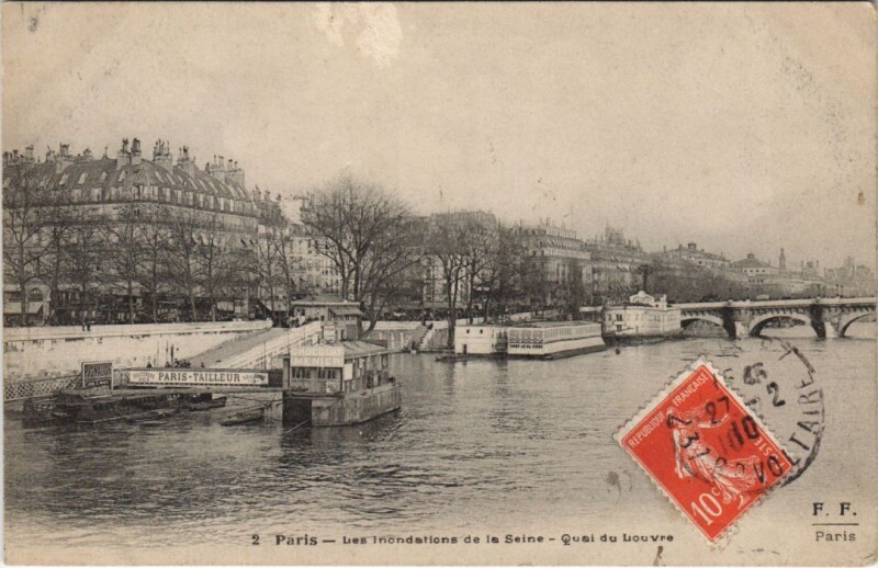 Carte postale ancienne Inondations 1910 Paris Quai du Louvre