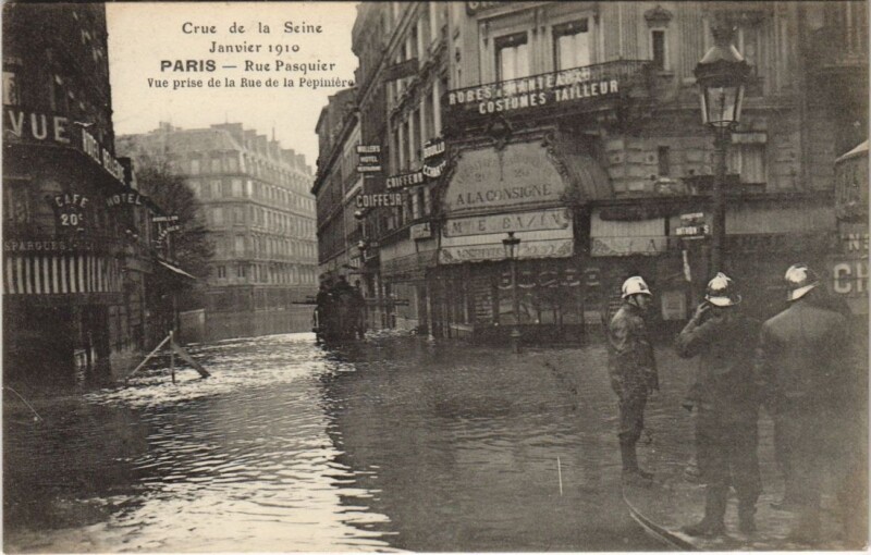 Carte postale ancienne Inondations 1910 Paris Rue Pasquier