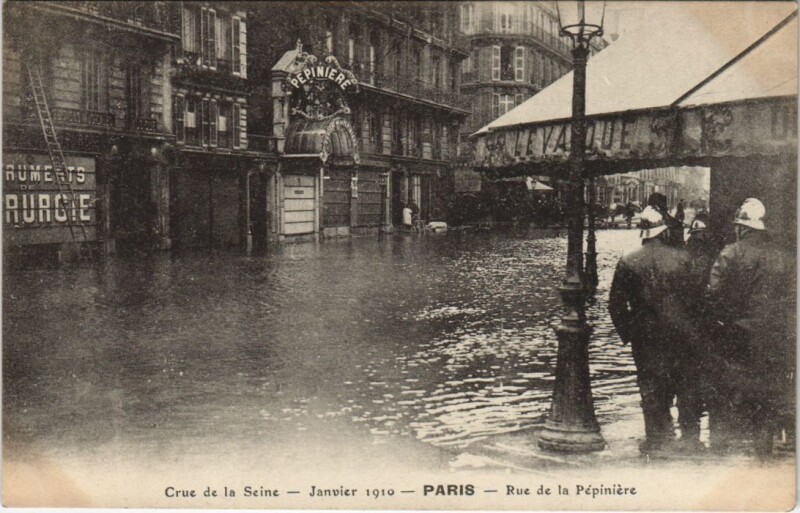 Carte postale ancienne Inondations 1910 Paris Rue de la Pepiniere