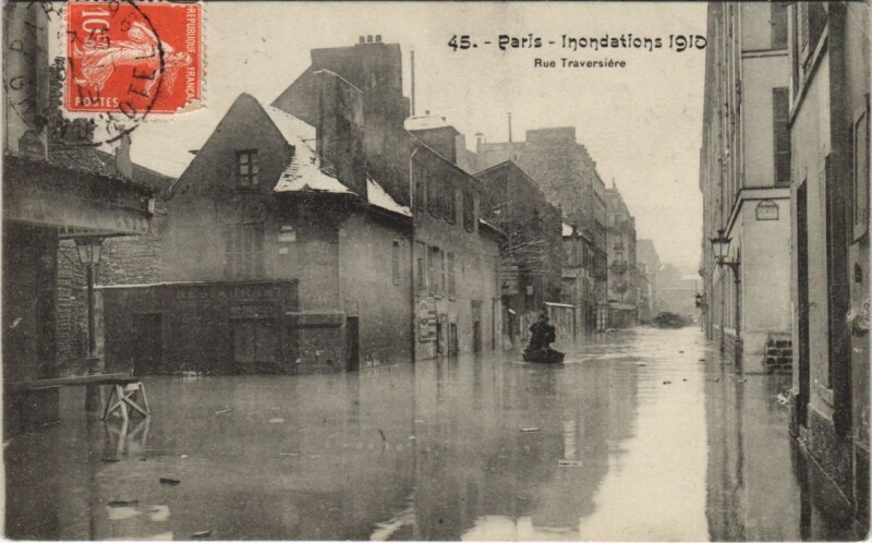 Carte postale ancienne Inondations 1910 - Rue Traversière à Paris 12e