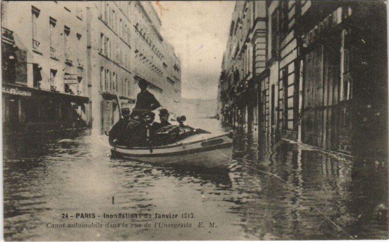 Carte postale ancienne Inondations 1910 Paris Rue de l'universite