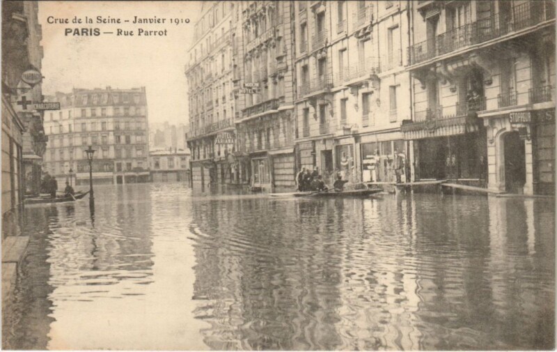 Carte postale ancienne Inondations 1910 Paris Rue Parrot