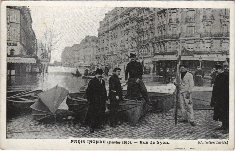 Carte postale ancienne Paris inondé (janvier 1910) - Rue de Lyon à Paris 12e