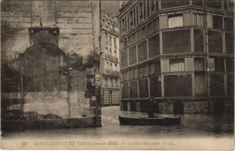 Carte postale ancienne Inondations 1910 Paris Rue Massillon